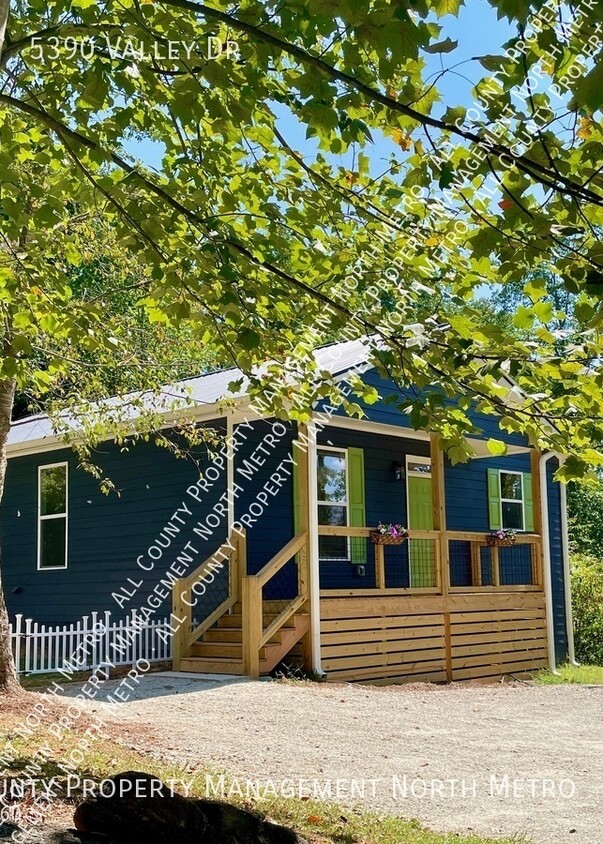 Primary Photo - Contemporary cottage in Cumming GA! Pets W...