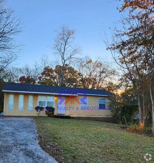 Building Photo - 2500 Tempest Dr SW