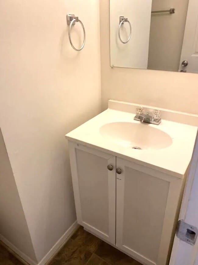 Building Photo - 3 bedroom / 1.5 bathroom - Timberwoods