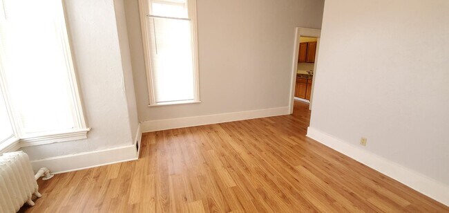 Foto del edificio - 332 S Webster Ave
