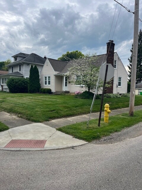 Foto principal - 122 27th St NW