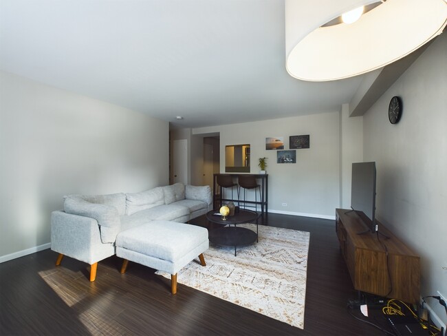 Foto del edificio - 2909 N Sheridan Rd