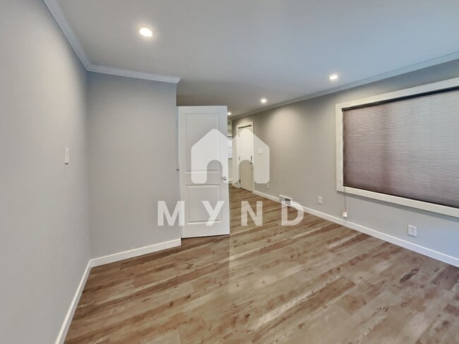 Building Photo - 923 S 128th St