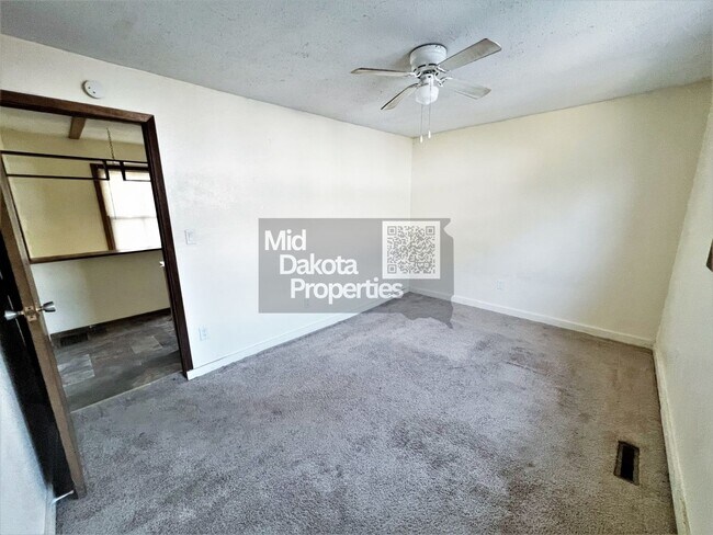 Foto del edificio - 705 S Rowley- Large 1 bedroom house
