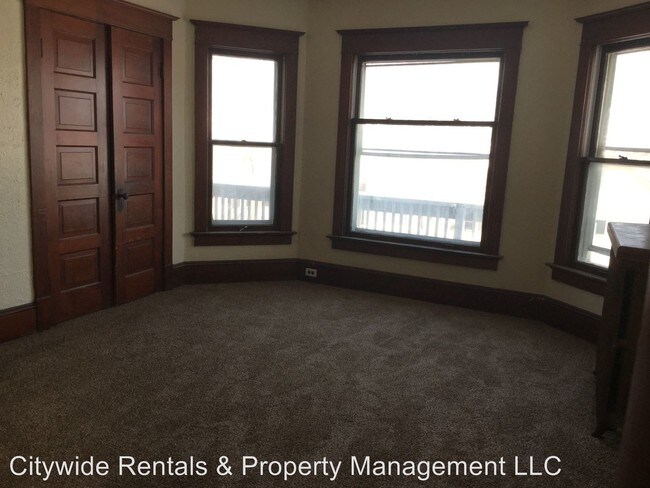 Building Photo - 1545 S 73rd St