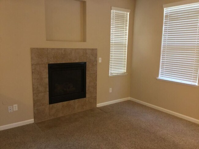 Foto del edificio - Gated Community 4 Bedroom 2.5 Bath Home...