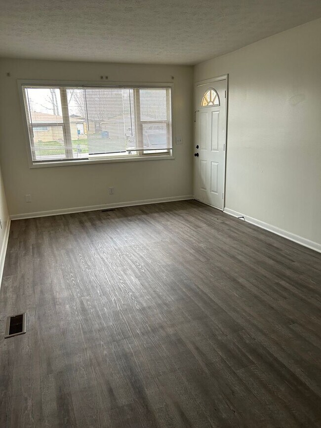 Foto del edificio - 7015-7017 N Manor Dr