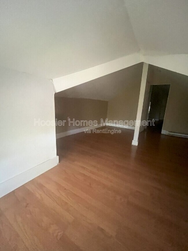 Foto del edificio - 1065 W 33rd St