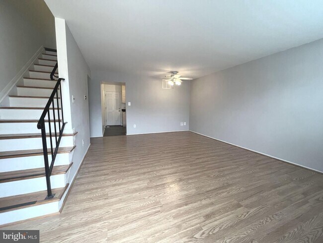 Building Photo - Beautiful 2bd 1.5bth townhome in Elvaton T...
