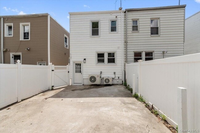 Building Photo - 104-17 Rosita Pl