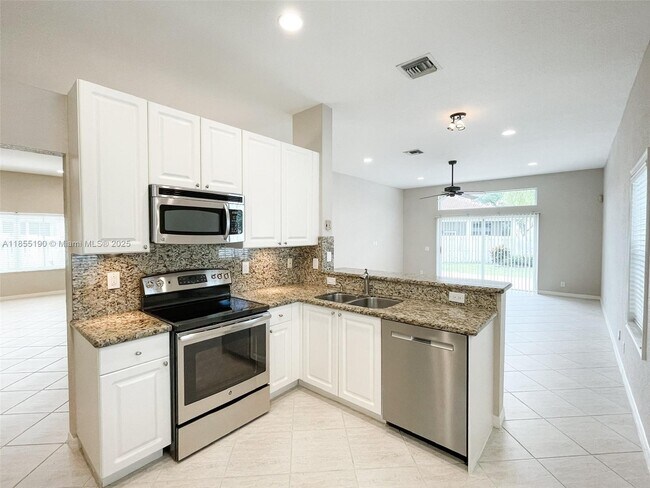 Foto del edificio - 686 Maplewood Ct