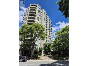 Building Photo - 1135 Quayside Dr