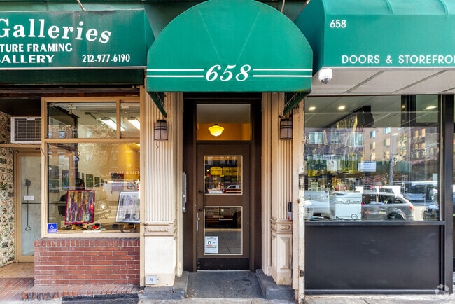 Entrance - 660-658 10th Ave