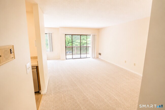 Foto del edificio - 175 Mill Pond Rd