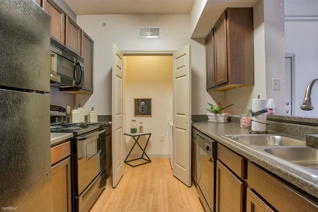 Building Photo - 1439 Barnes Dr
