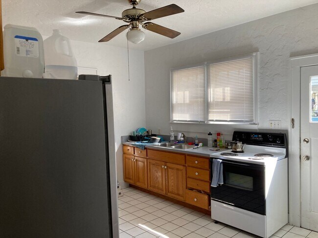 Foto del edificio - Spacious 4 Bedroom House!!!