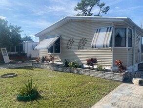 Building Photo - 8933 Pine St