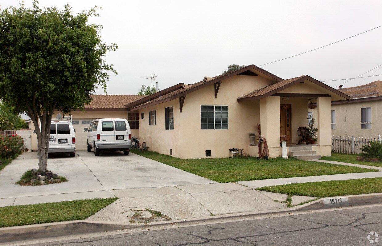 Foto principal - 18703-18711 Grayland Ave