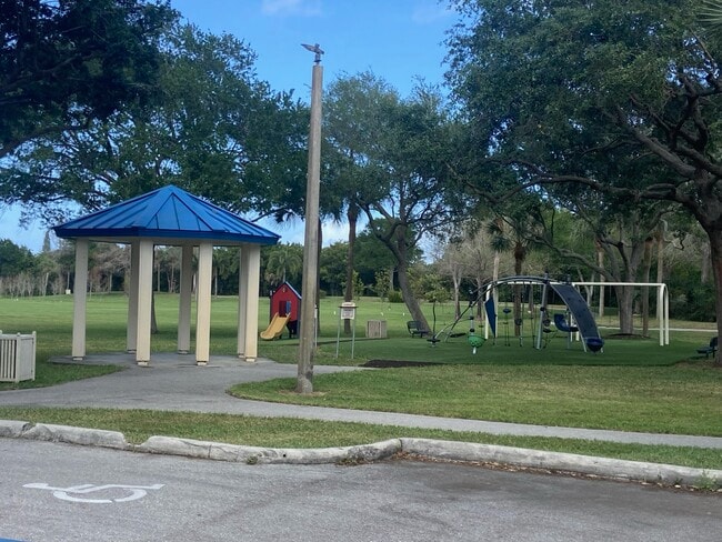 Building Photo - 21 Farnworth Dr