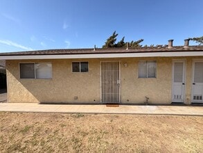 Building Photo - 2526-2532 W Caldwell Ave