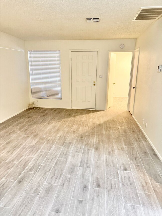 Foto del edificio - 2 Bedroom/2 Bath Condo! Community Pool