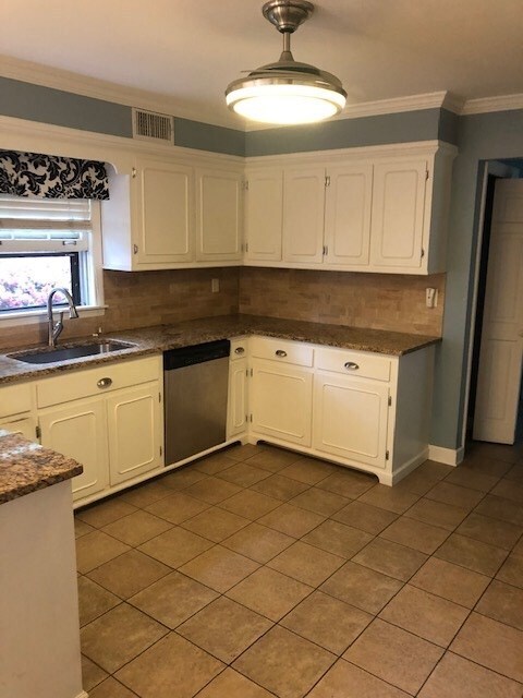 Building Photo - 1453 Pecan Trees Dr