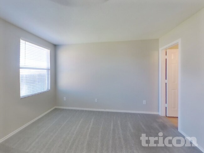 Foto del edificio - 6216 Thoroughbred Trail