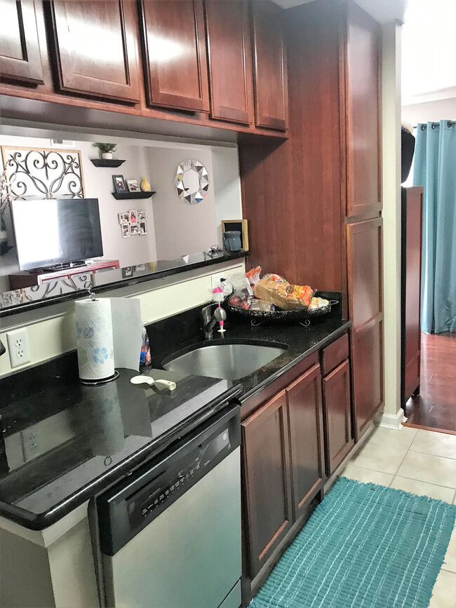 Foto del edificio - COMING SOON! Nice Condo close to I-95!