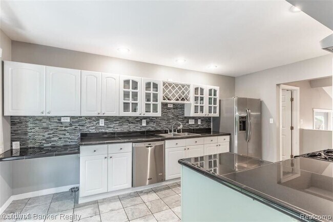 Building Photo - 5 br, 3 bath House - 724 N Center St