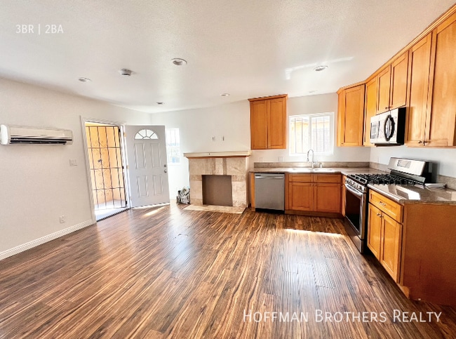 Building Photo - 5507 S Manhattan Pl