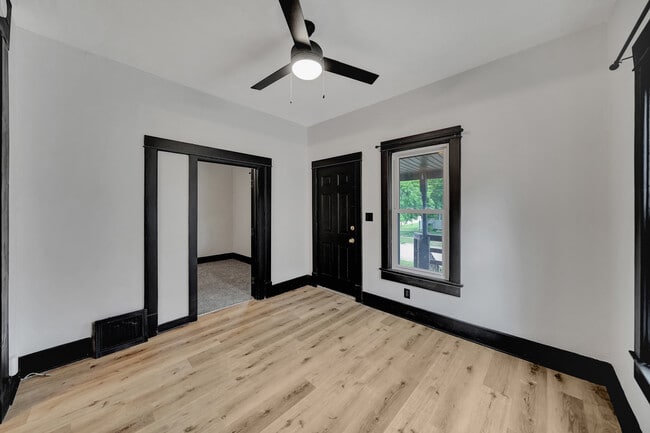 Building Photo - 705 New Hampshire St