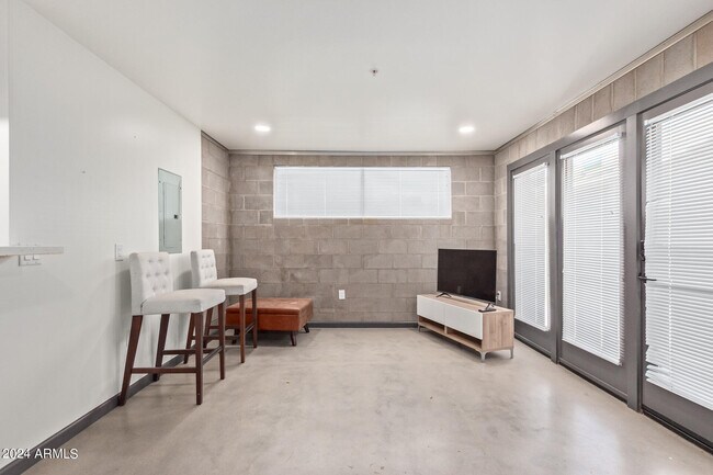 Building Photo - 129 S 11th Ave