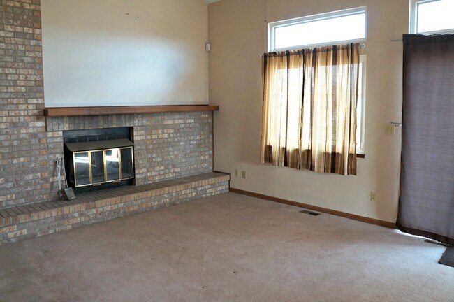 Foto del edificio - 7565 Hickorywood Dr