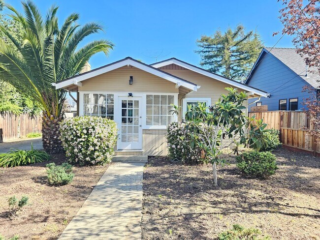 Foto del edificio - Beautiful Palo Alto Bungalow
