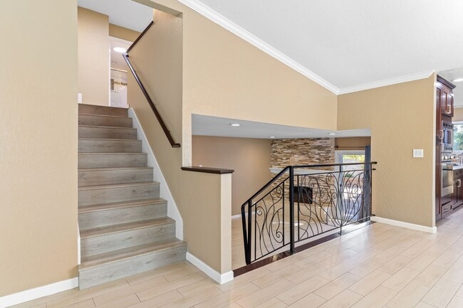 Building Photo - Stunning Tudor Home in San Ramon's Twin Creeks Hills