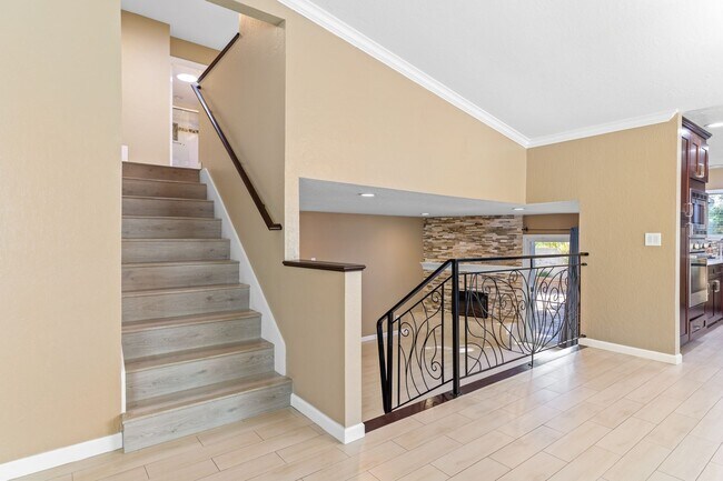 Foto del edificio - Stunning Tudor Home in San Ramon's Twin Creeks Hills
