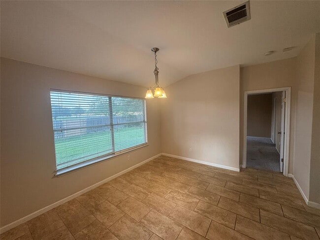Building Photo - 1002 Leah Ln