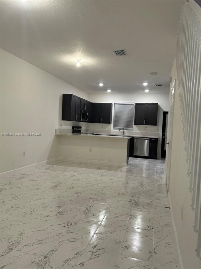 Building Photo - 2831 SW 16th Ter