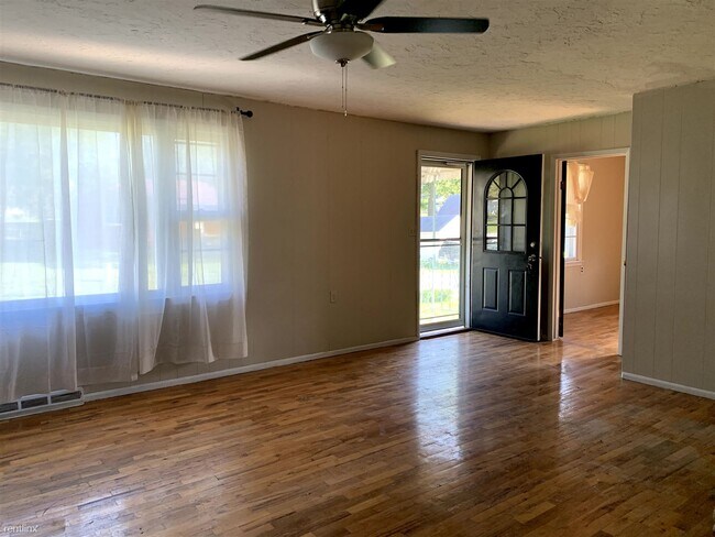 Building Photo - 2 br, 1.5 bath House - 105 East Pearl Street