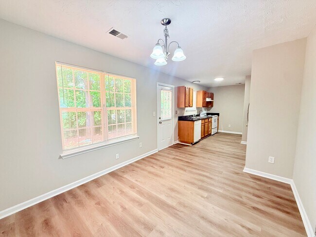 Building Photo - 4113 Parkdale Dr