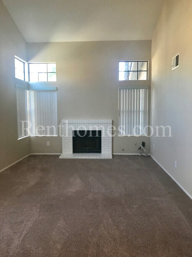 Foto del edificio - 13534 Longfellow Ln