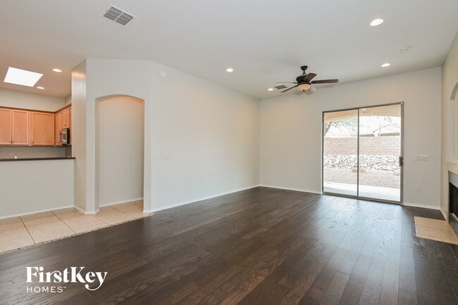 Building Photo - 10423 S Painted Mare Dr