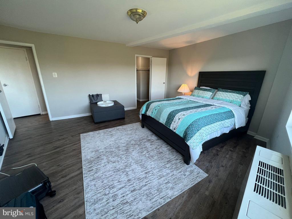 Primary Photo - 10201 Grosvenor Pl