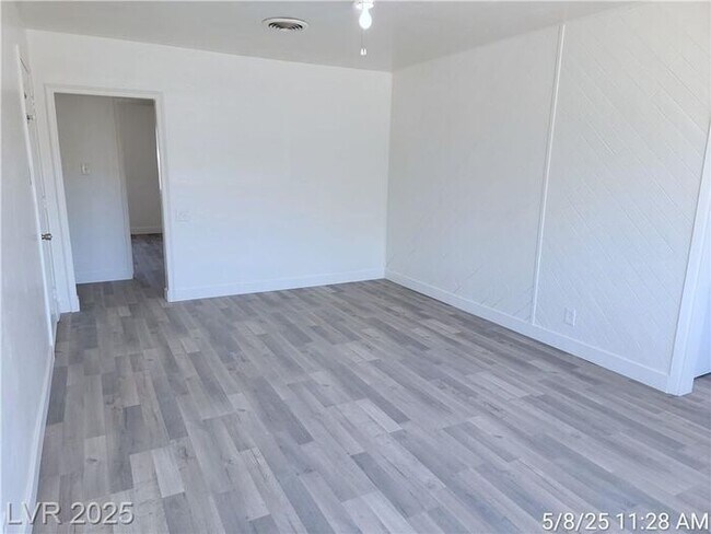 Foto del edificio - COMING SOON - Ready no later than Mid June