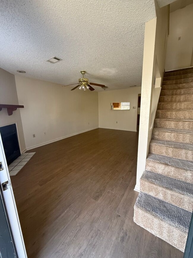 Building Photo - 2BD 2.5BA CONDO WITH WATER INCLUDED