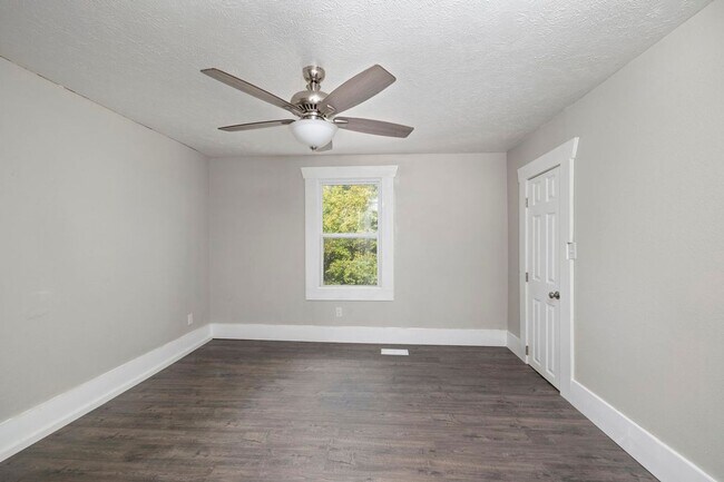 Building Photo - COMING SOON! Updated 2 Story Home in downtown Springfield