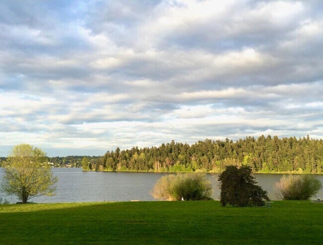 Foto del edificio - 4915 Lake Washington Blvd S