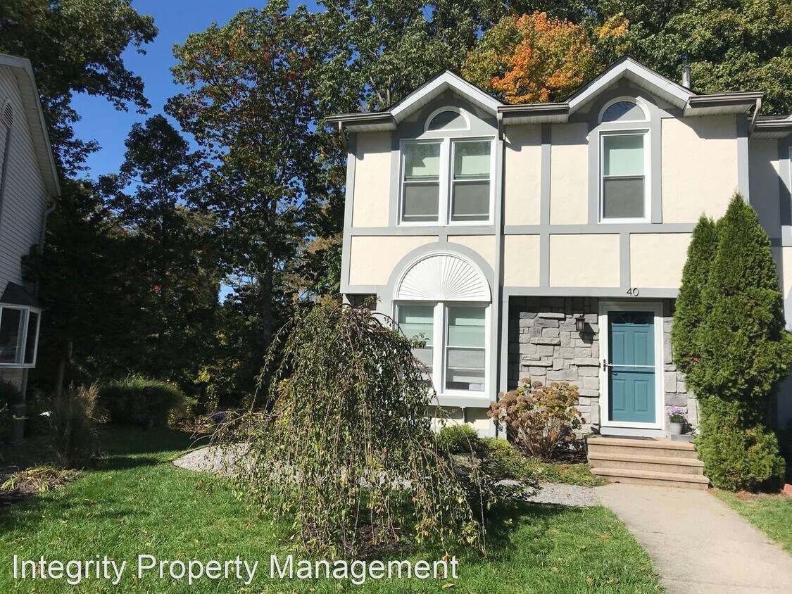 Primary Photo - 3 br, 1.5 bath House - 40 Angela Ct