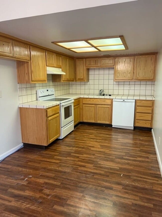 Building Photo - Charming Duplex in Morgan Hill!