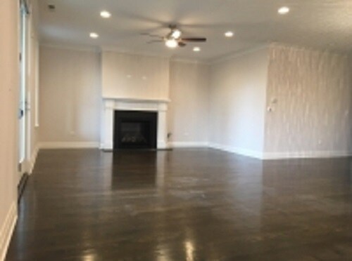 Foto del edificio - 1843 W Irving Park Rd